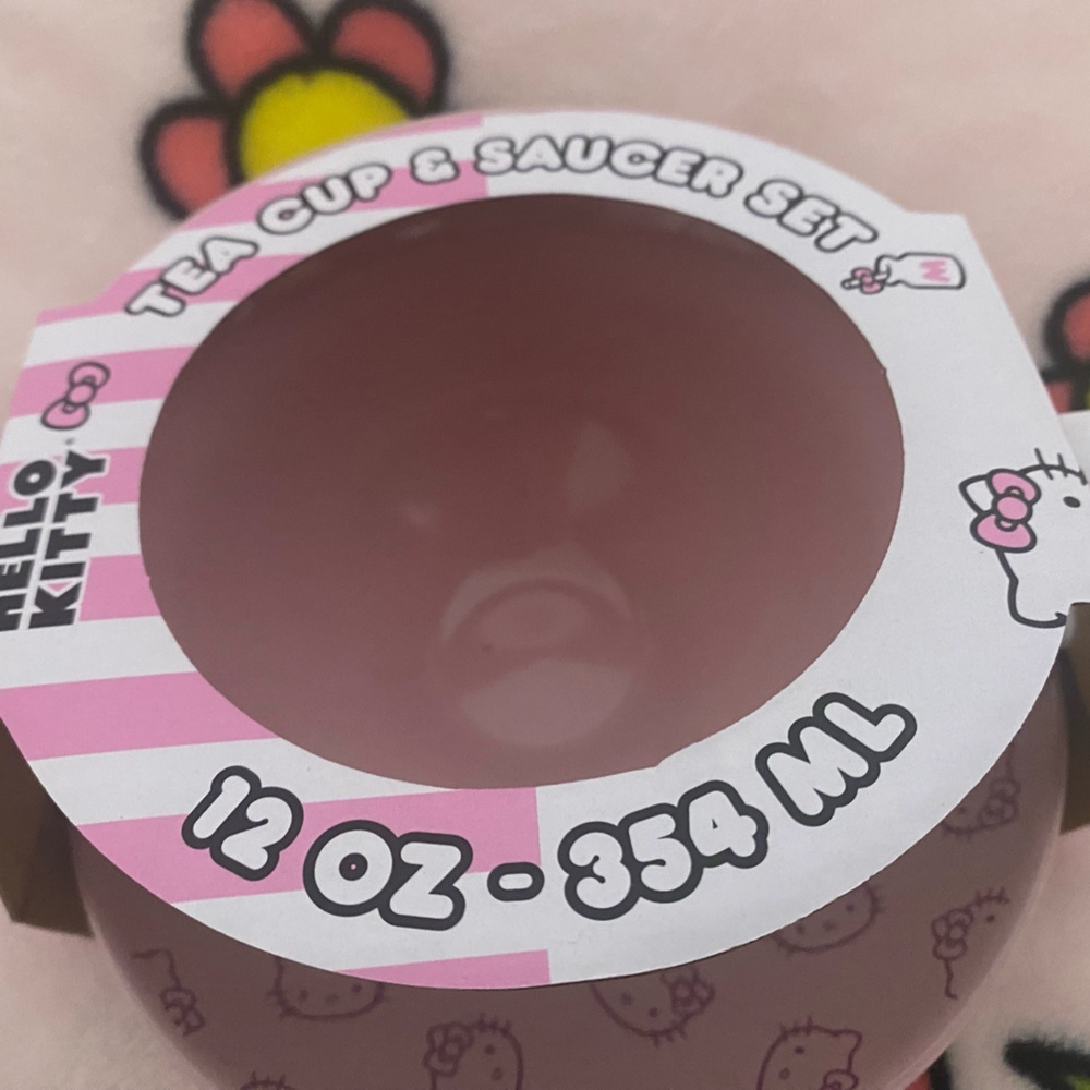 Hello Kitty Pink Striped Tea Cup Set - Picture 3 of 5